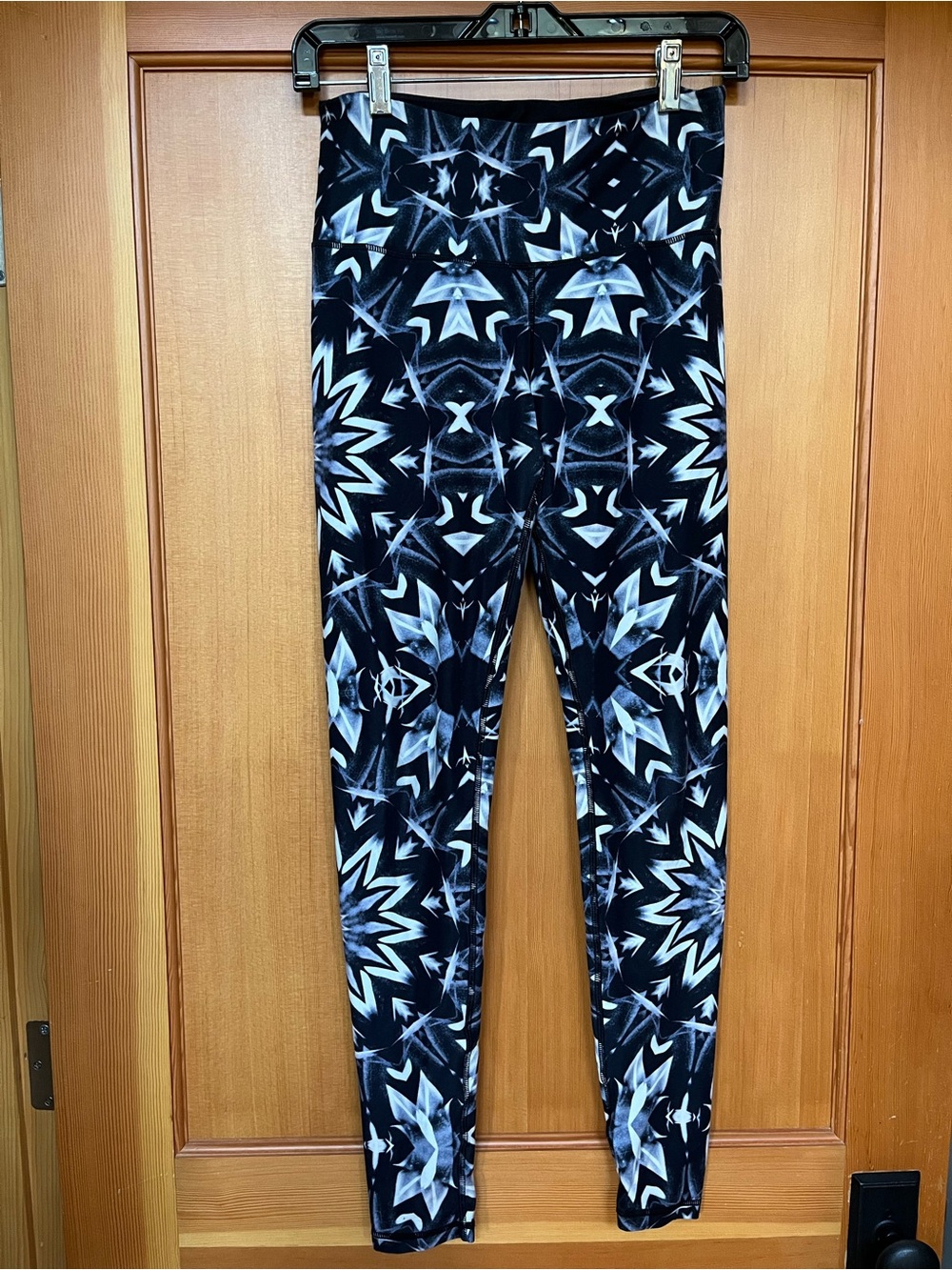 Wolven Black & White Geo Kaleidoscope High-Rise Leggings